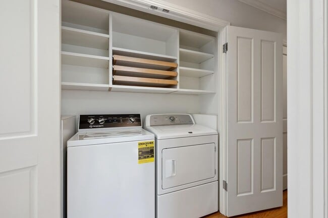 Building Photo - Charming 3-Bedroom Home with Office in desirable Old Palo Alto neighborhood Avail Feb 7th