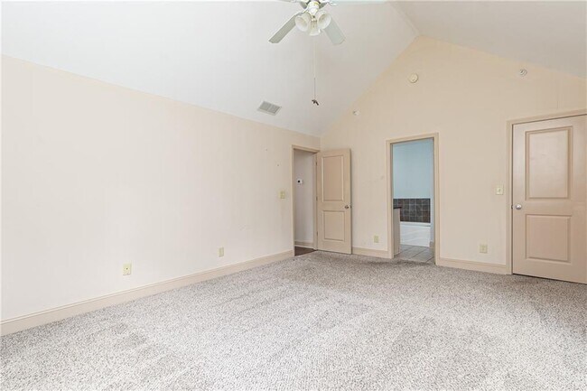 Building Photo - 804 Madison Ln S E