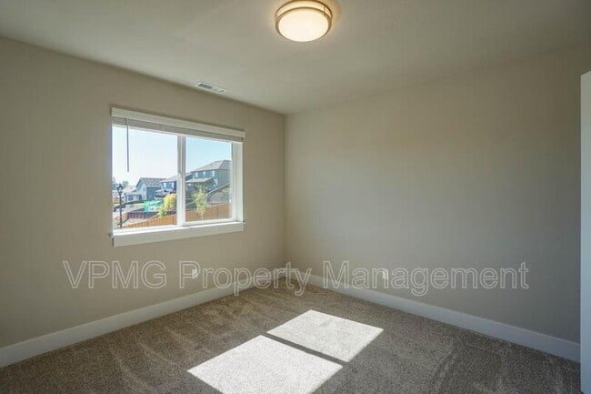 Building Photo - 2331 E Otter Lp