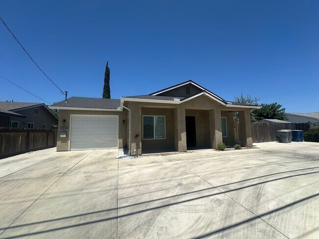 Building Photo - 909 E Olive Ave