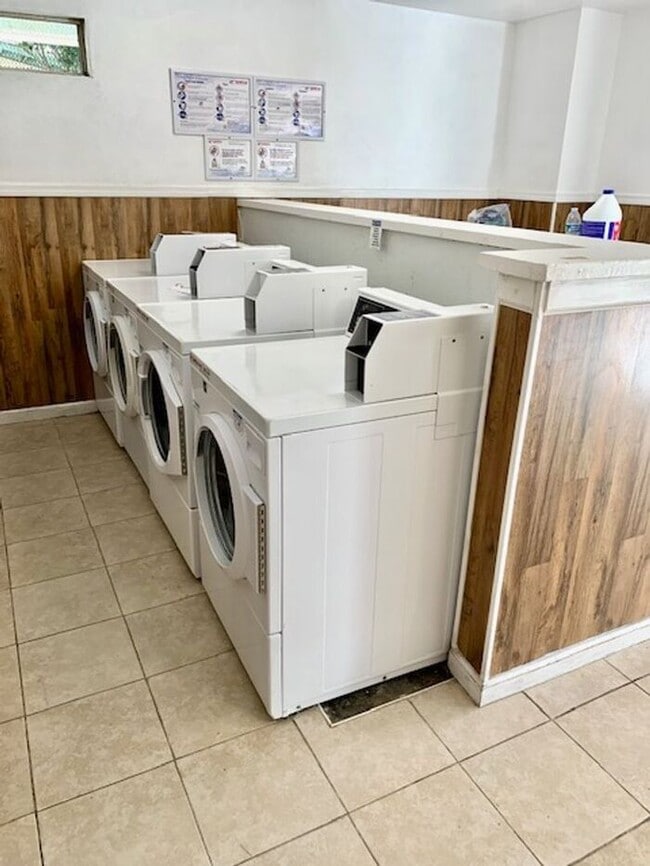 Building Photo - Nice 2 Bedroom 1 Bathroom Condo in Fairfield - AVAILABLE NOW!!