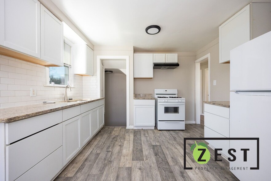 Building Photo - Fully Updated Bungalow near Henry Ford Hig...