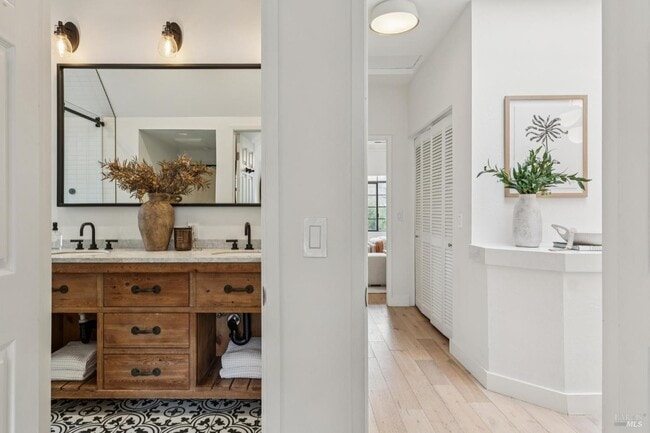 Building Photo - 93 Ashford Ave