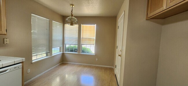 Building Photo - Wonderful 3 Bedroom Home in Desirable Laguna West Neighborhood