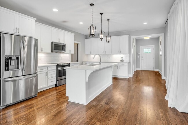 Building Photo - 4 BR, two-story rental with finished basement in WEHO!