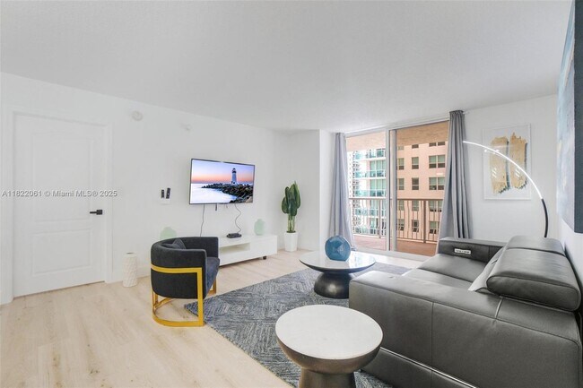 Building Photo - 1200 Brickell Bay Dr