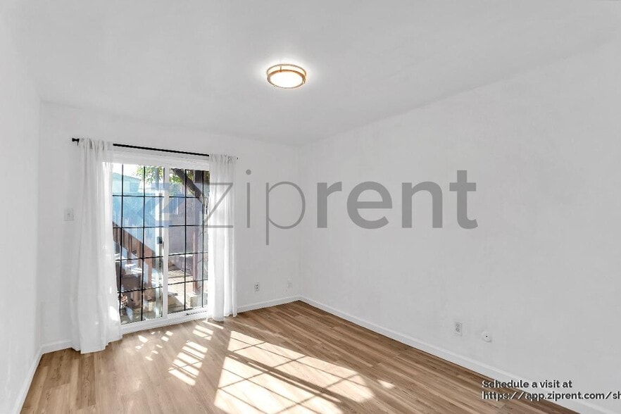 Building Photo - 669 33rd St