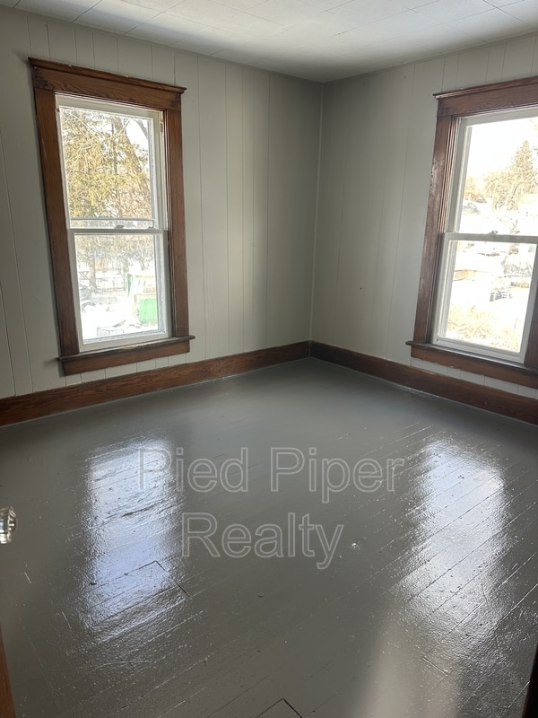 Building Photo - 820 E Wyandotte St