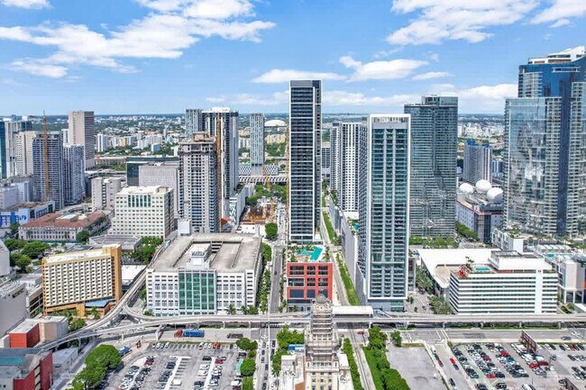 Building Photo - 601 NE 1st Ave