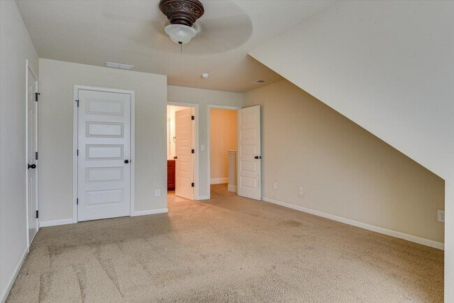 Building Photo - 2417 Sunflower Dr