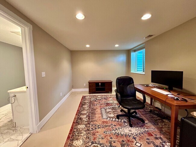 Building Photo - Spacious 4-Bedroom House Near Open Space in Heatherwood, Boulder