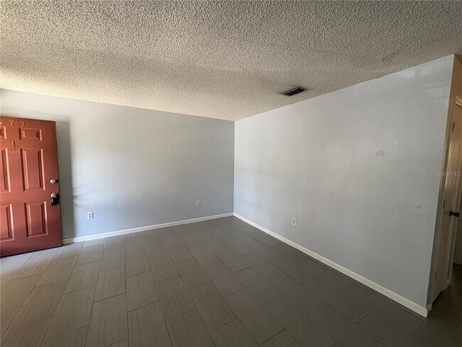 Building Photo - 411 Garden Dr
