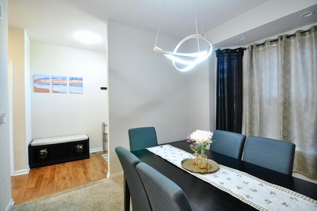 Building Photo - 4481 Bridgeview Ln
