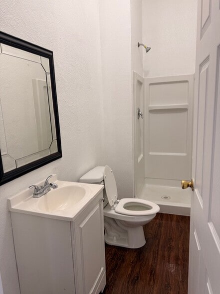 Building Photo - 206 2nd St