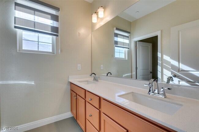 Building Photo - 2497 Birch Hollow St