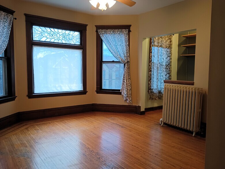 Primary Photo - 1815 10th Ave S