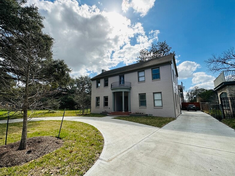 Restored Historic Home with circular driveway - 2506 Rosedale St