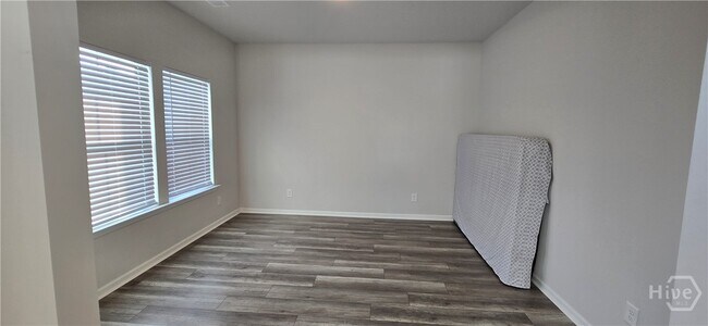 Building Photo - 730 Blue Moon Xing