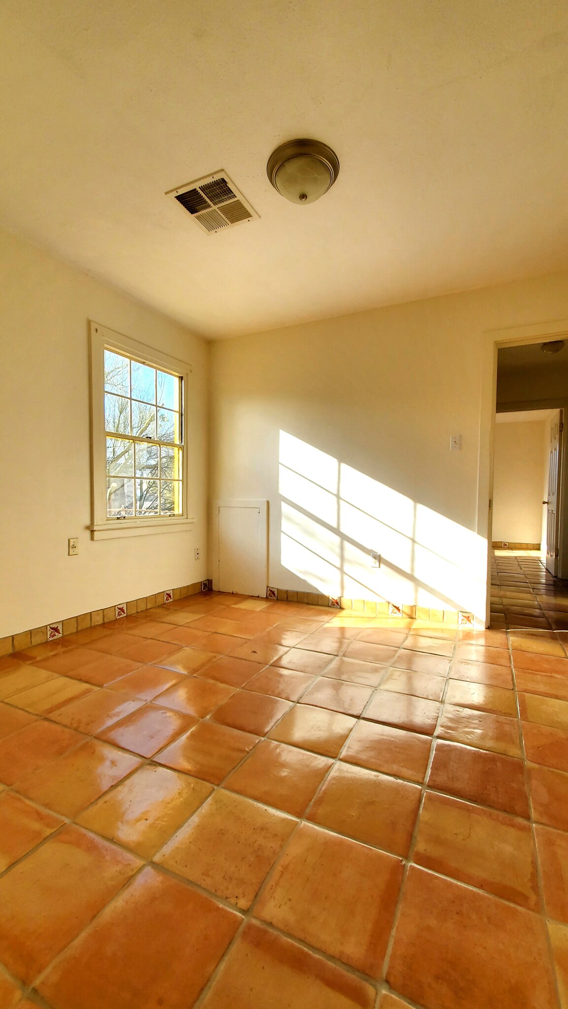 Den /Office Space - 621 W Solana Ave