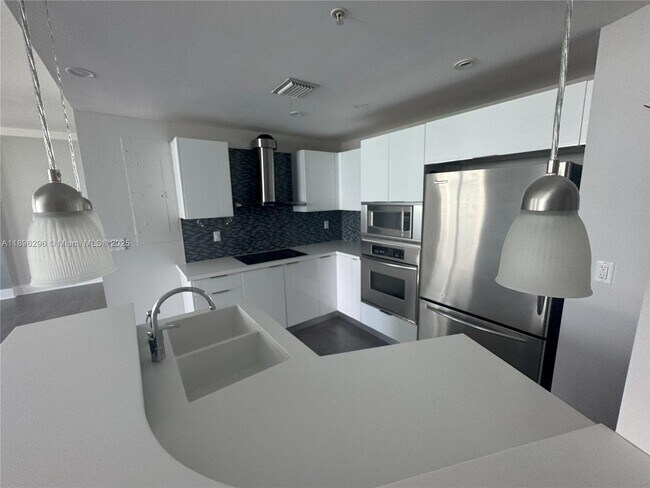 Building Photo - 5970 Indian Creek Dr
