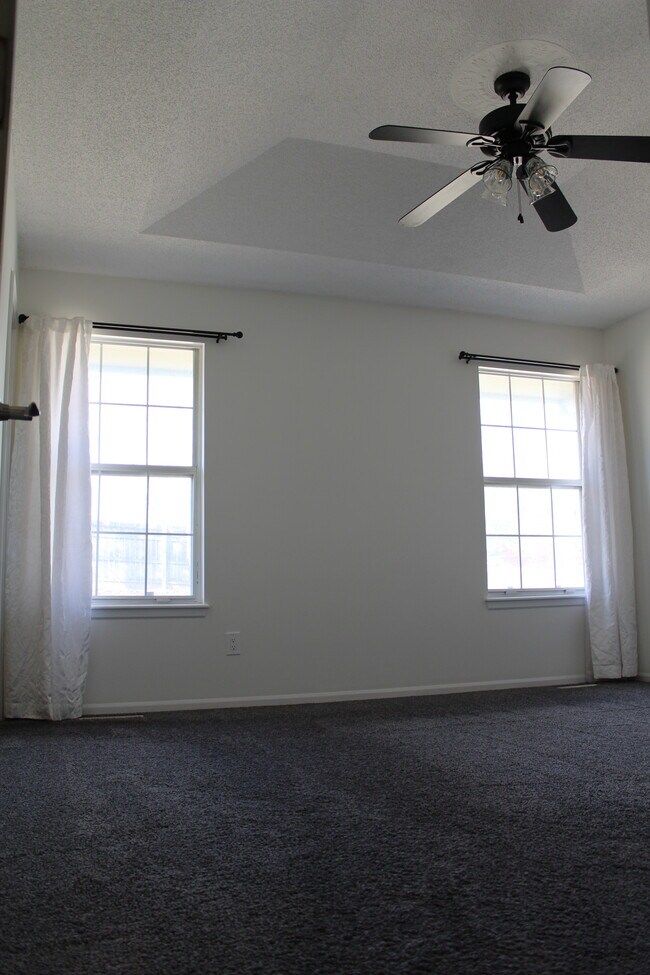 Building Photo - 15404 E 2nd St S