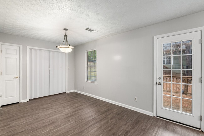 Building Photo - Modern 2-Story Home with Deck & Private Wooded Backyard