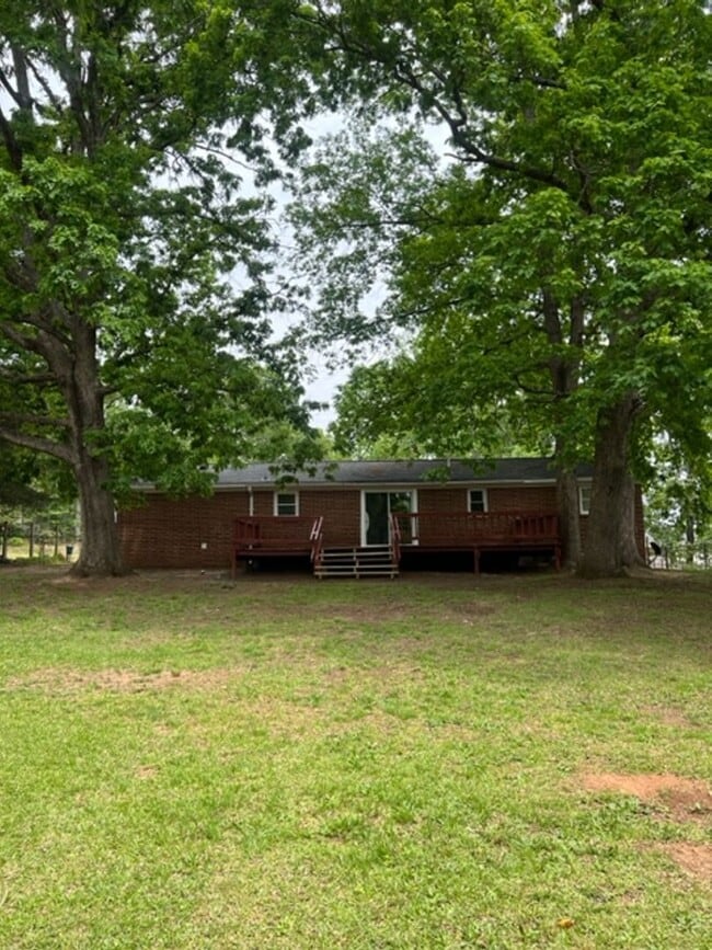 Building Photo - Fantastic Brick Ranch Home that has been refurbished - Open Floorplan with 3 bedrooms & 1.5 baths...