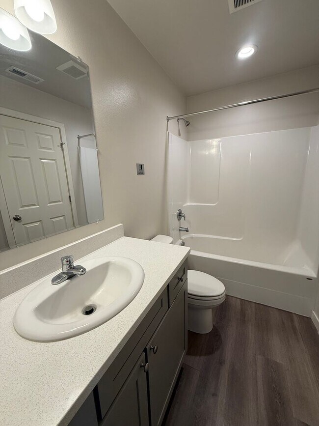 Building Photo - 5305 Smitten Street #2