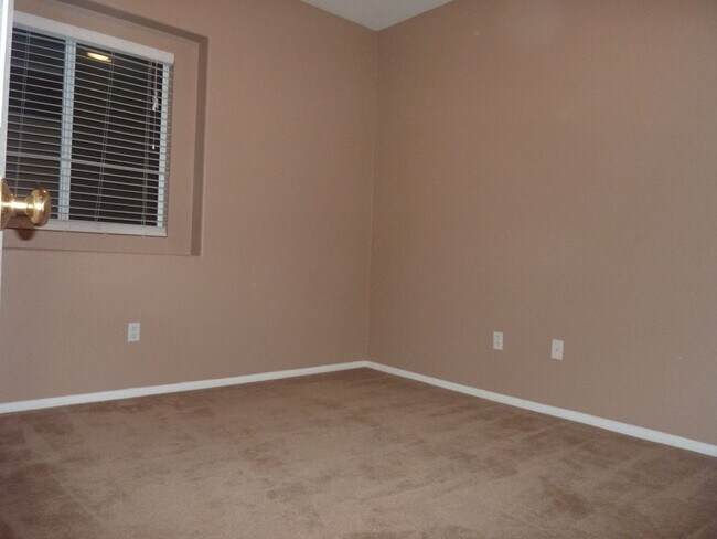 Building Photo - FOR RENT – Available January 10, 2026