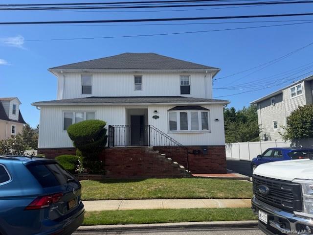 Primary Photo - 523 Bayview Ave