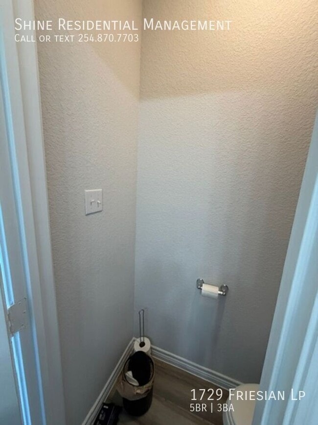 Building Photo - 1729 Friesian Lp