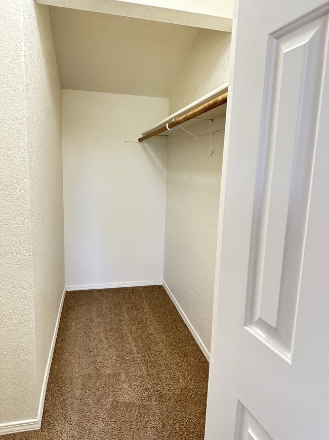 Building Photo - 3032 W Easterday Ln