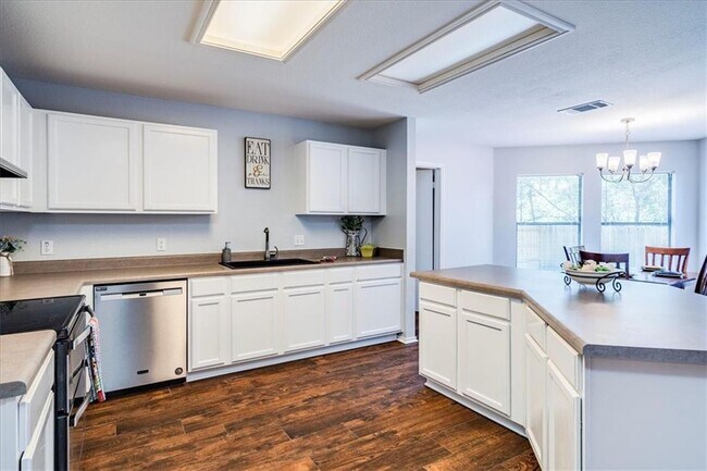 Building Photo - 809 Dogwood Trail