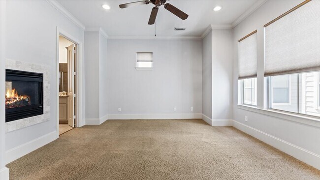 Building Photo - 931 W 23rd St