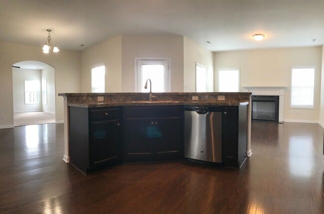 Building Photo - Regal Home on Regatta Way!