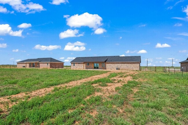 Building Photo - Country Living In Idalou ISD!