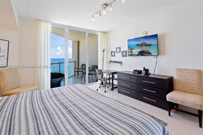 Building Photo - 16699 Collins Ave