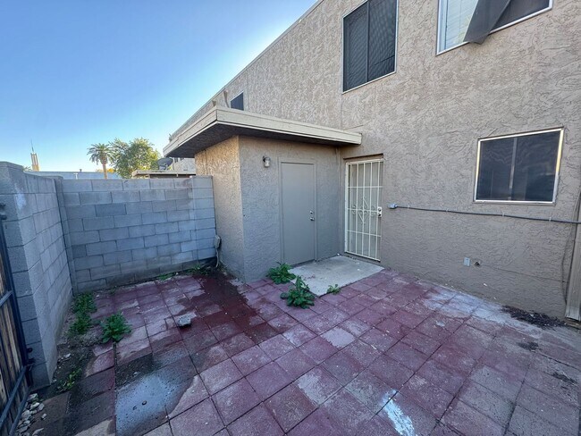 Building Photo - 6140 W Townley Ave