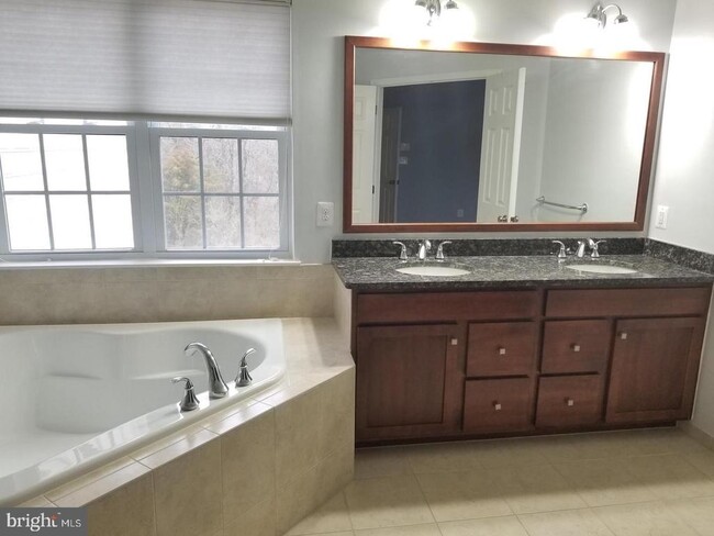 Building Photo - 25582 Creekmore Terrace