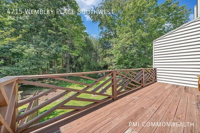 Building Photo - 4715 Wembley Pl SW