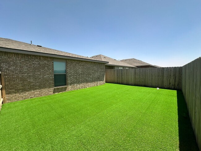 Building Photo - Indulge in Luxury: Upscale 3-Bedroom Duplex for Rent in Coveted Harvest Neighborhood