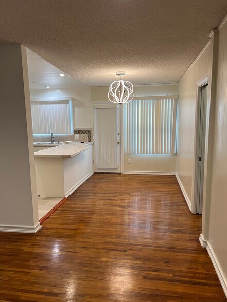Dining room - 1712 Barry Ave