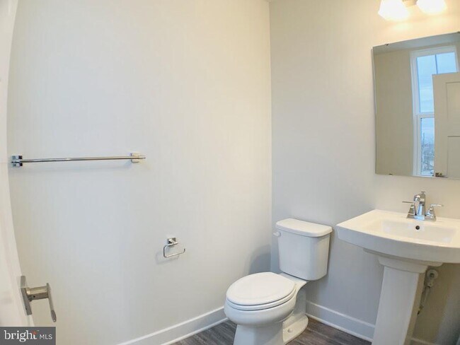 Building Photo - 11380 Willow Green Cir