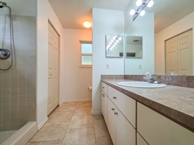 Building Photo - 4437 NW 34th Ter