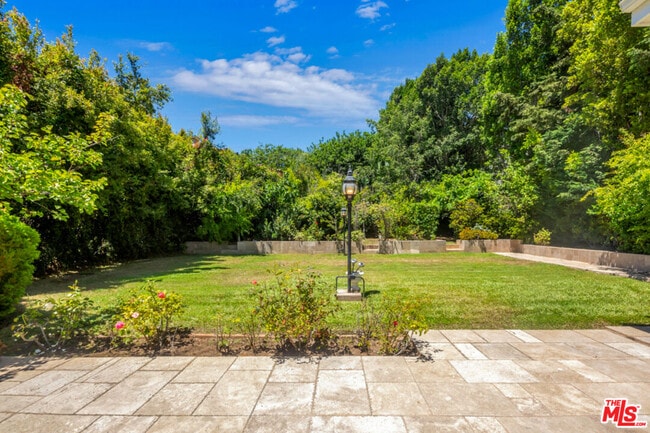 Building Photo - 11717 Chenault St