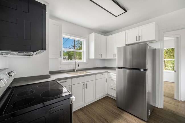 Building Photo - 2bd/1ba Seattle Home