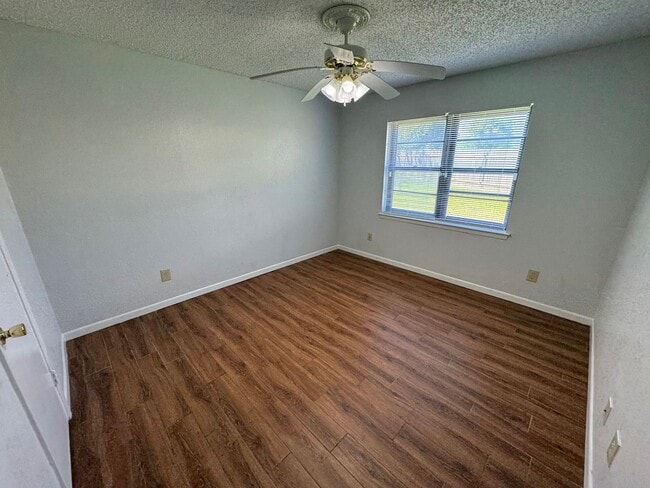 Building Photo - 807 Bass Cir