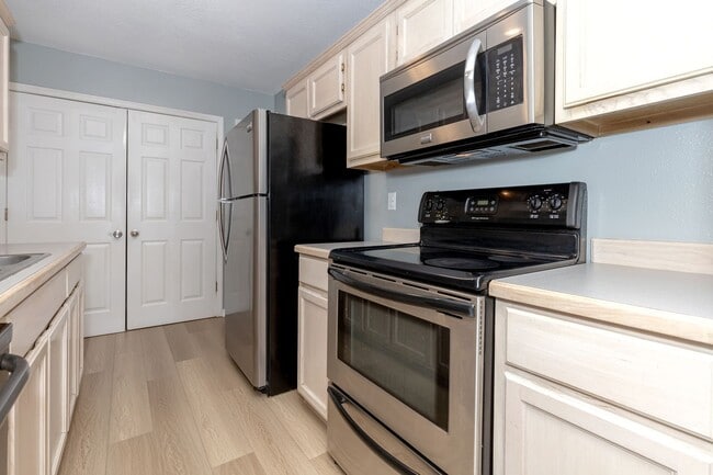 Building Photo - Freshly Renovated Rental Property