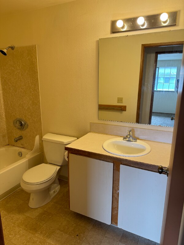 Building Photo - 150 SE Barrington Dr