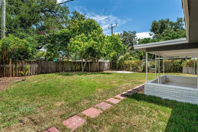 Building Photo - 5615 Simms St